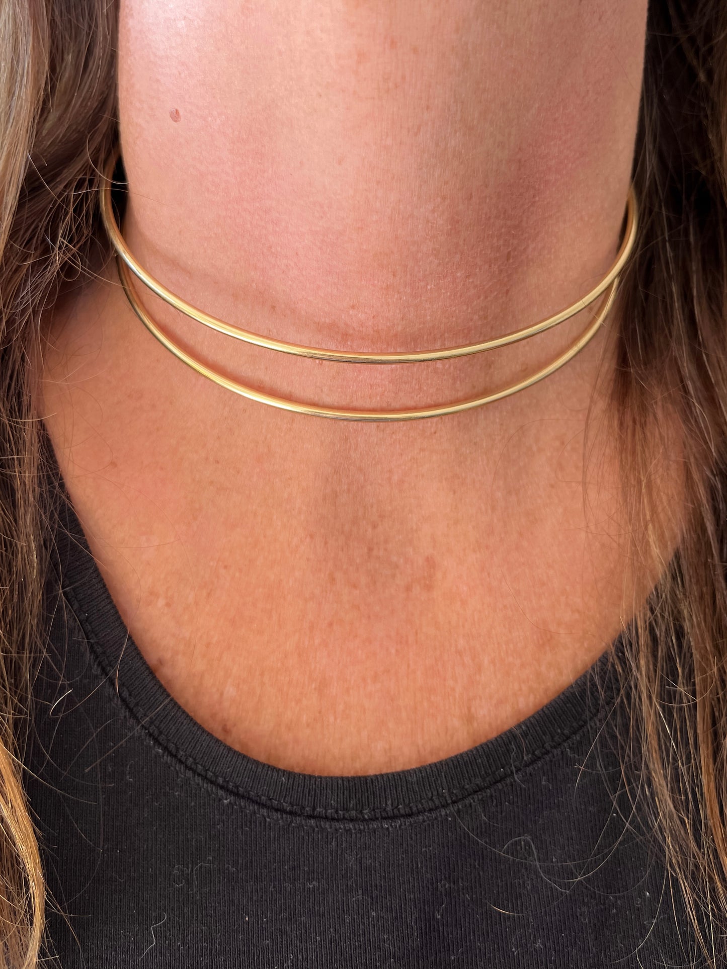 Chocker dorado rígido doble