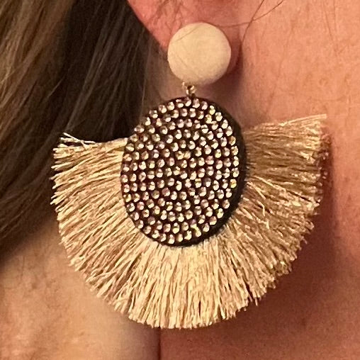 Aros con flecos español beige dorado