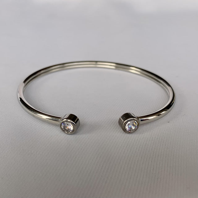 Pulsera esclava con doble circón plateado de acero quirúrgico