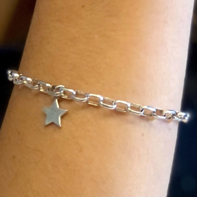 Pulsera de cadena de eslabones y estrella plateado de acero quirúrgico