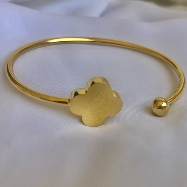 Pulsera esclava flor abierta dorado de acero quirúrgico