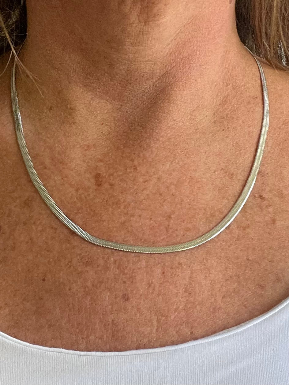 COLLAR CHOKER BRILLO PLATA