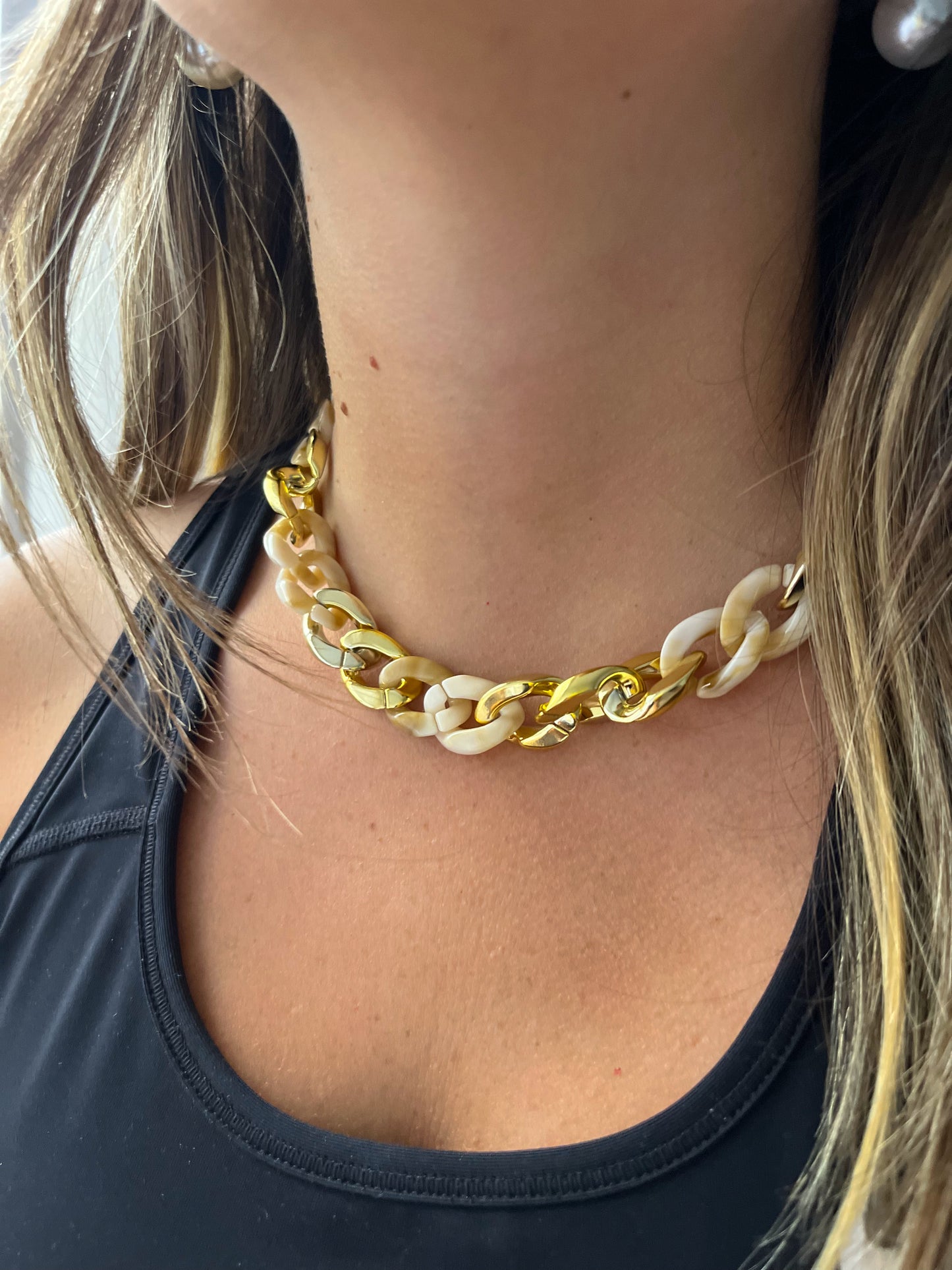CHOKER AURA