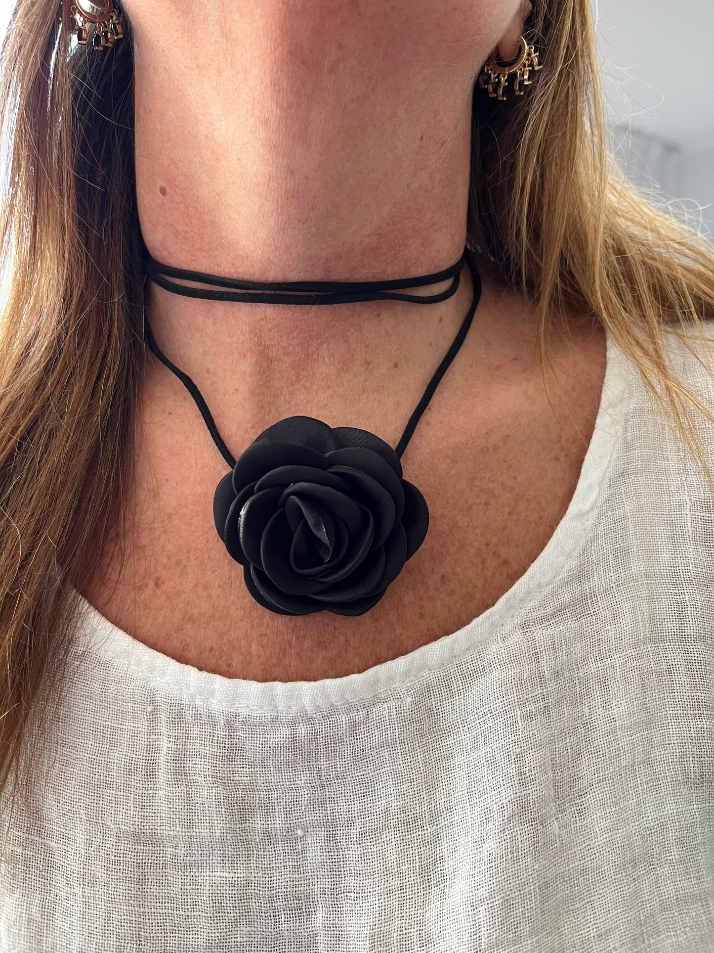 COLLAR FLOR NEGRA