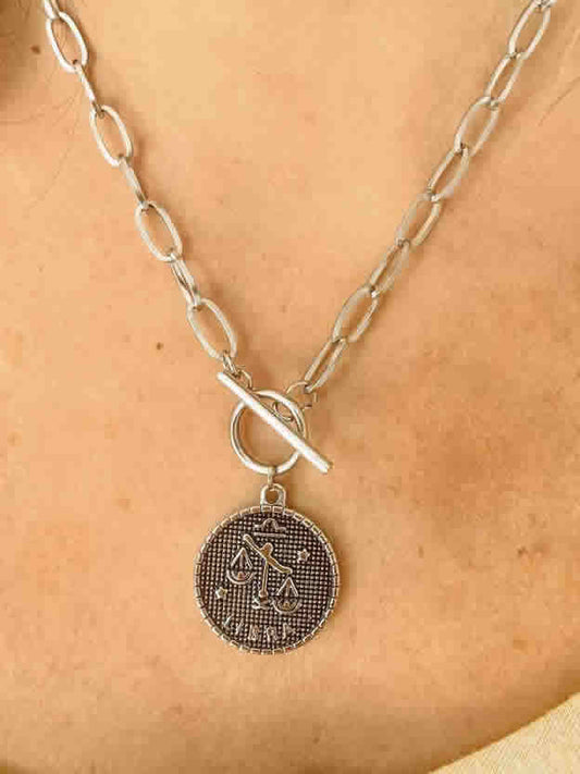 Collar con signo del zodiaco Libra plateado de acero quirúrgico