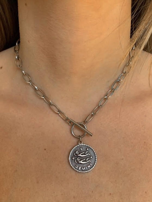 Collar con signo del zodiaco Géminis plateado de acero quirúrgico