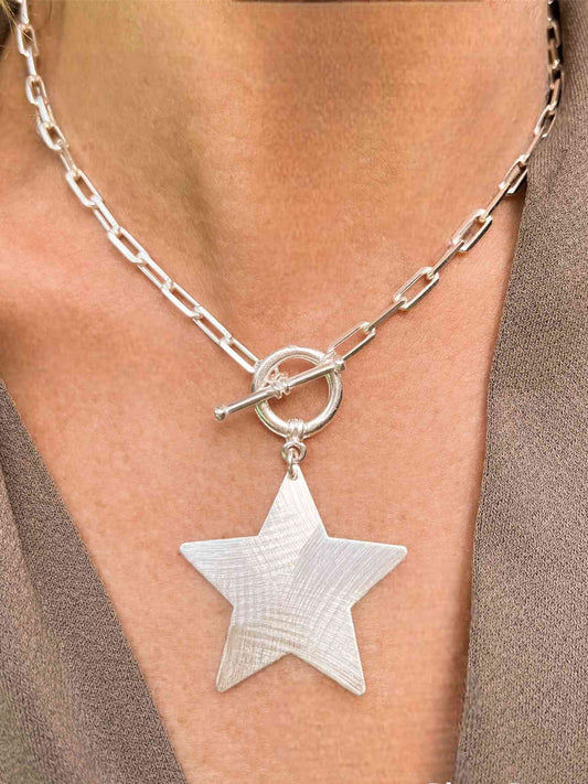 Collar con estrella lijada y cierre ancla plateado de enchapado en oro / plata